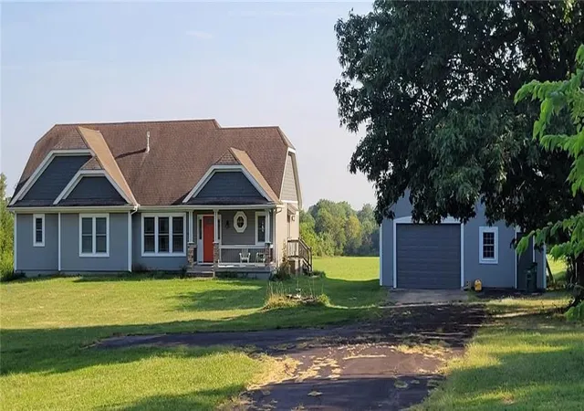 Photo 3 of Sale Pending at 12407 E 195th St, Raymore, MO 64083 | MLS# 2638500 | Listing updated on 2026-09-01