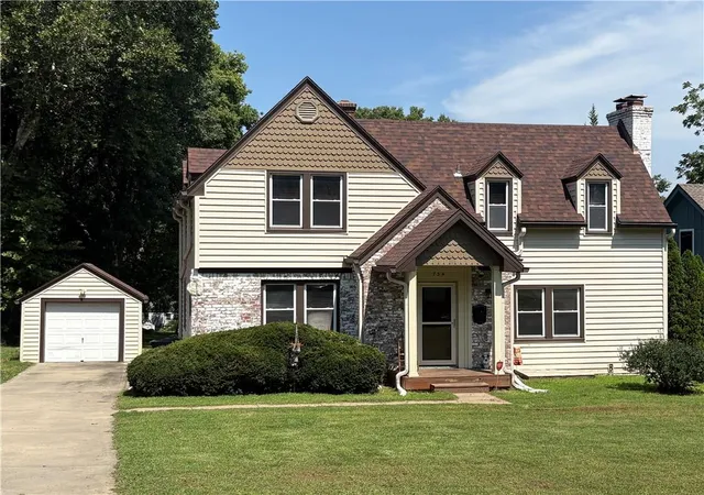 Photo 1 of Single family home for sale at 734 E Manor Rd, Independence, MO 64055 | MLS# 2638501 | Listing updated on 2026-10-05