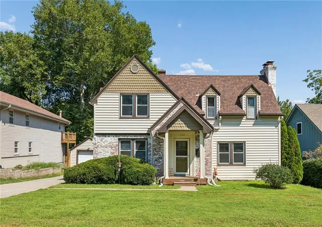 Photo 2 of Single family home for sale at 734 E Manor Rd, Independence, MO 64055 | MLS# 2638501 | Listing updated on 2026-10-05