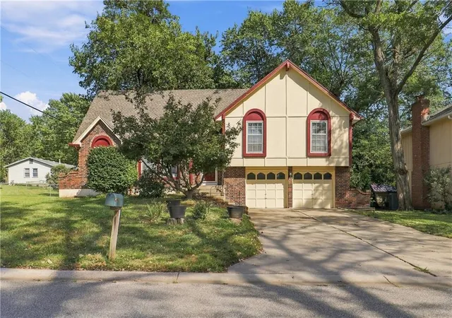 Photo 2 of Single family home for sale at 6819 Caenen Ave, Shawnee, KS 66216 | MLS# 2638509 | Listing updated on 2026-10-04