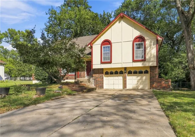 Single family home for sale at 6819 Caenen Ave, Shawnee, KS 66216 | MLS# 2638509