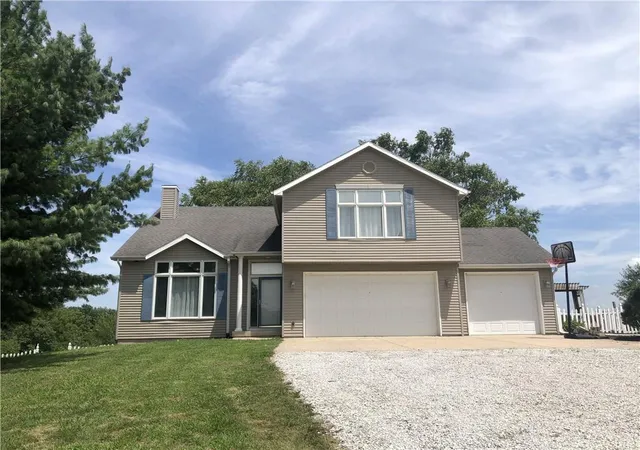 Photo 4 of Single family home for sale at 14113 Cameron Rd, Excelsior Springs, MO 64024 | MLS# 2638510 | Listing updated on 2026-08-29