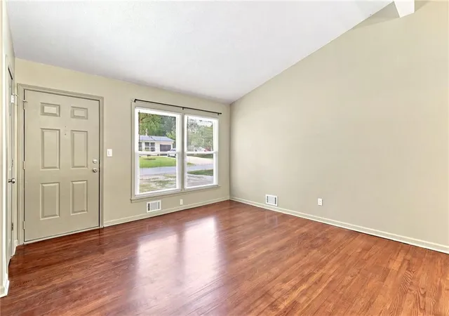4th image of 621 Nw Fair Ln, Lee's Summit, MO 64063 | MLS# 2638511