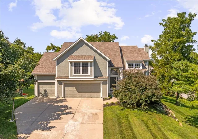 2nd image of 14300 Robinson St, Overland Park, KS 66223 | MLS# 2638520