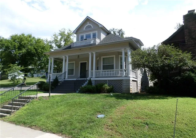 1st image of 526 N 4 St, Atchison, KS 66002 | MLS# 2638522