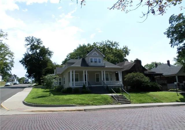 3rd image of 526 N 4 St, Atchison, KS 66002 | MLS# 2638522