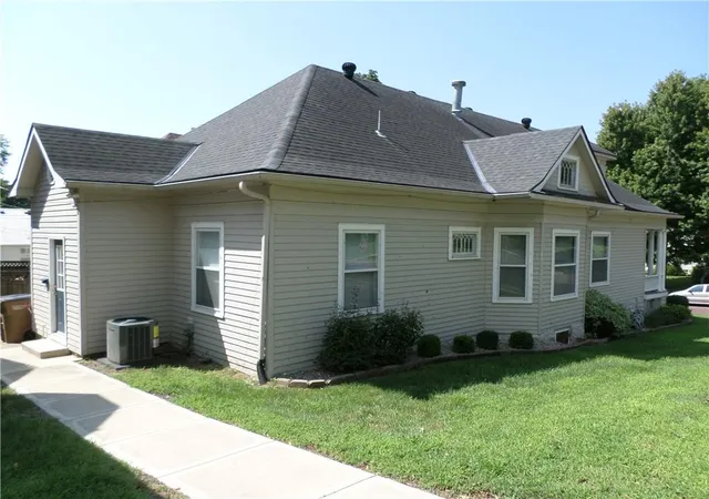 4th image of 526 N 4 St, Atchison, KS 66002 | MLS# 2638522