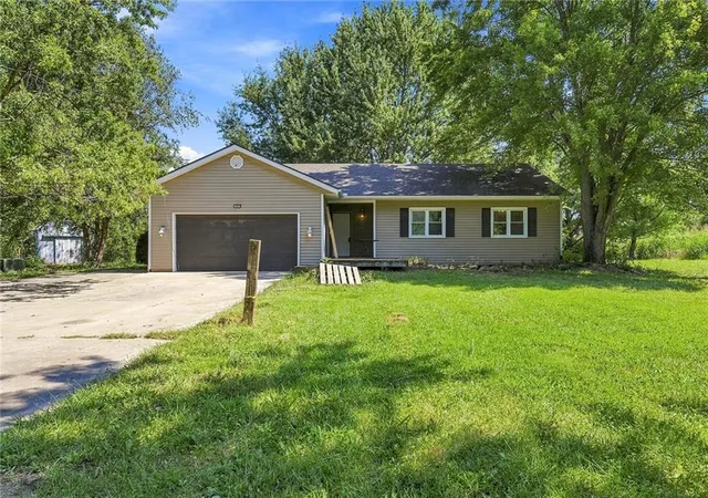1st image of 25791 Columbia Rd, Paola, KS 66071 | MLS# 2638536