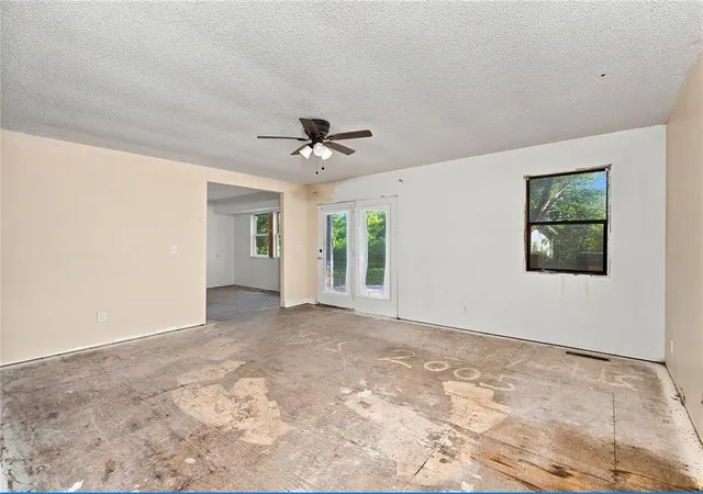 3rd image of 25791 Columbia Rd, Paola, KS 66071 | MLS# 2638536