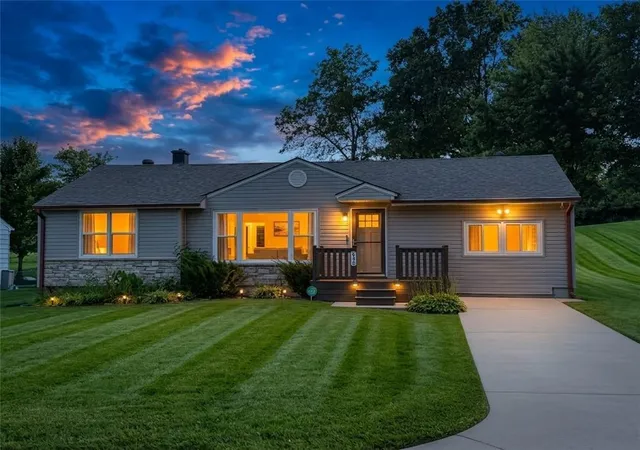Photo 1 of Single family home for sale at 4720 S Crysler Dr, Independence, MO 64055 | MLS# 2638537 | Listing updated on 2026-10-03