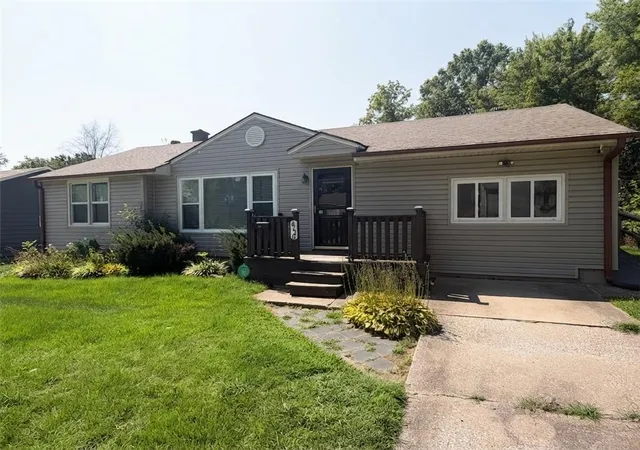Photo 2 of Single family home for sale at 4720 S Crysler Dr, Independence, MO 64055 | MLS# 2638537 | Listing updated on 2026-09-04