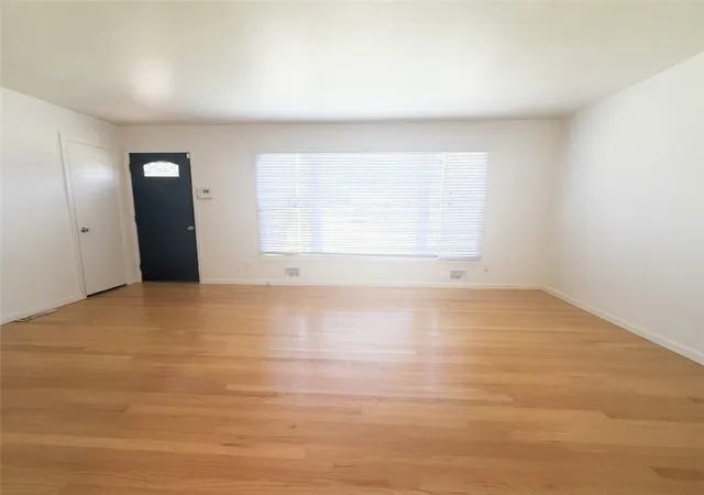 Photo 3 of Single family home for sale at 4720 S Crysler Dr, Independence, MO 64055 | MLS# 2638537 | Listing updated on 2026-09-04