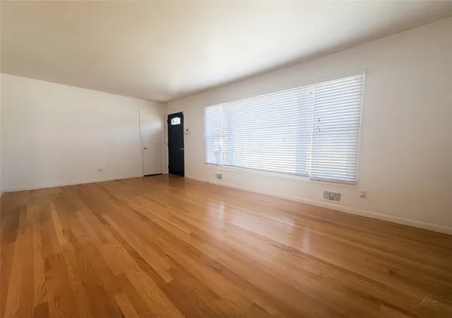 Photo 4 of Single family home for sale at 4720 S Crysler Dr, Independence, MO 64055 | MLS# 2638537 | Listing updated on 2026-09-04