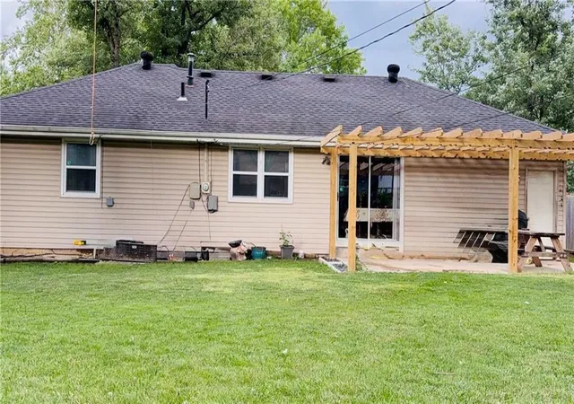 15th image of 13436 Belmeade Ave, Grandview, MO 64030 | MLS# 2638545