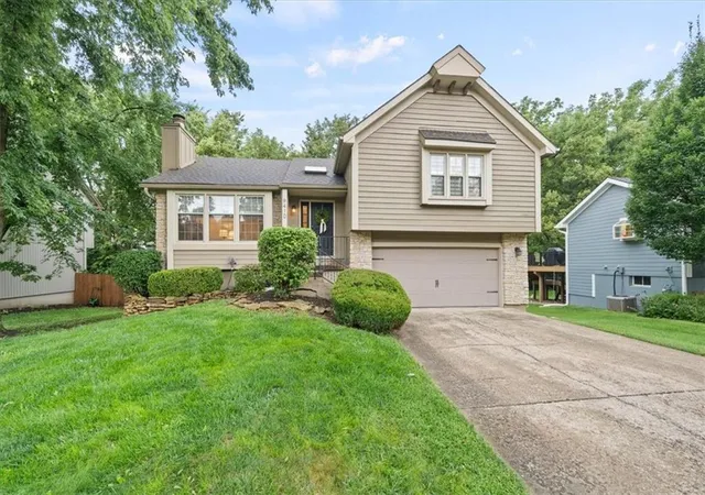 1st image of 9410 Greenway Ln, Lenexa, KS 66215 | MLS# 2638561