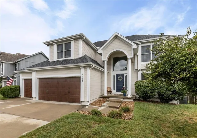 Photo 2 of Sale Pending at 9924 N Marsh Ave, Kansas City, MO 64157 | MLS# 2638567 | Listing updated on 2026-09-16