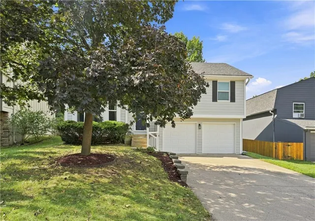 Photo 2 of Sale Pending at 16407 W 126th St, Olathe, KS 66062 | MLS# 2638570 | Listing updated on 2026-09-04