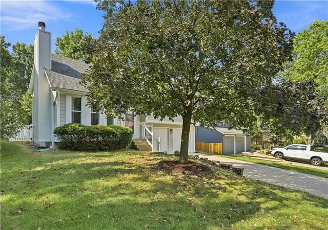 Photo 3 of Sale Pending at 16407 W 126th St, Olathe, KS 66062 | MLS# 2638570 | Listing updated on 2026-09-04