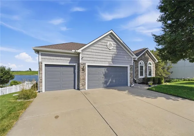 1st image of 615 Johnston Pkwy, Raymore, MO 64083 | MLS# 2638571