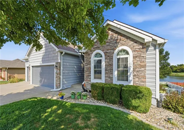 Photo 3 of Sale Pending at 615 Johnston Pkwy, Raymore, MO 64083 | MLS# 2638571 | Listing updated on 2026-08-28