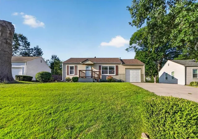 Single family home for sale at 11501 W 68Th St, Shawnee, KS 66203 | MLS# 2638574