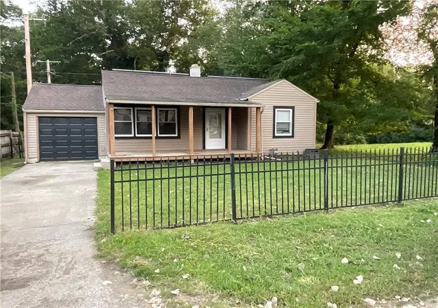 1st image of 1111 Ne 43rd St, Kansas City, MO 64116 | MLS# 2638576