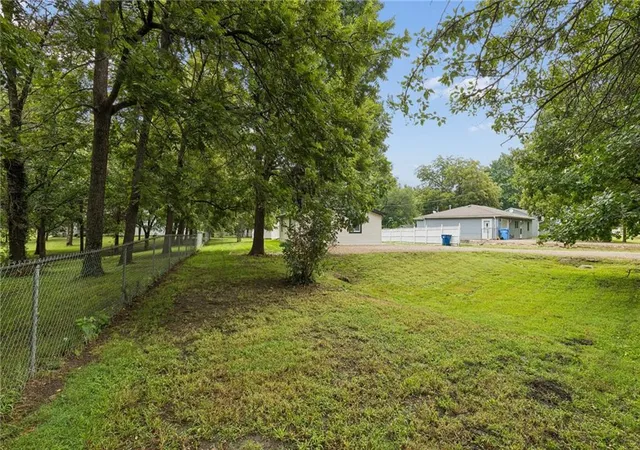 28th image of 623 E 7th St, Tonganoxie, KS 66086 | MLS# 2638577