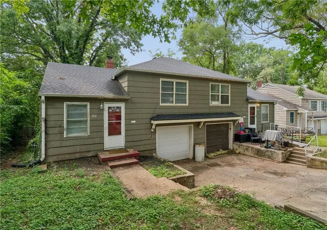 Photo 2 of Sale Pending at 7110 Virginia Ave, Kansas City, MO 64131 | MLS# 2638584 | Listing updated on 2026-09-26