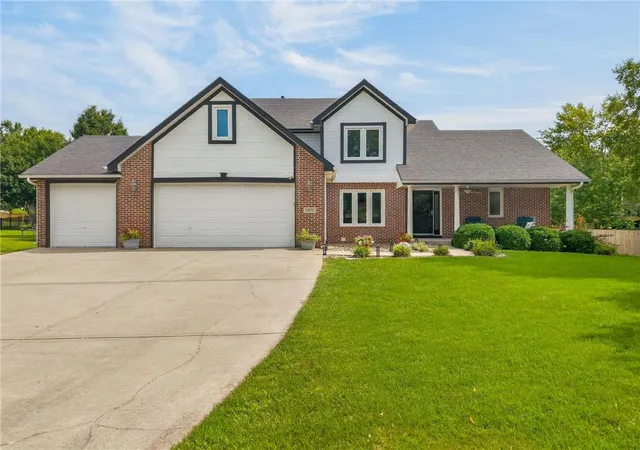 Photo 1 of Single family home for sale at 9431 N Monroe Ct, Kansas City, MO 64156 | MLS# 2638588 | Listing updated on 2026-09-21