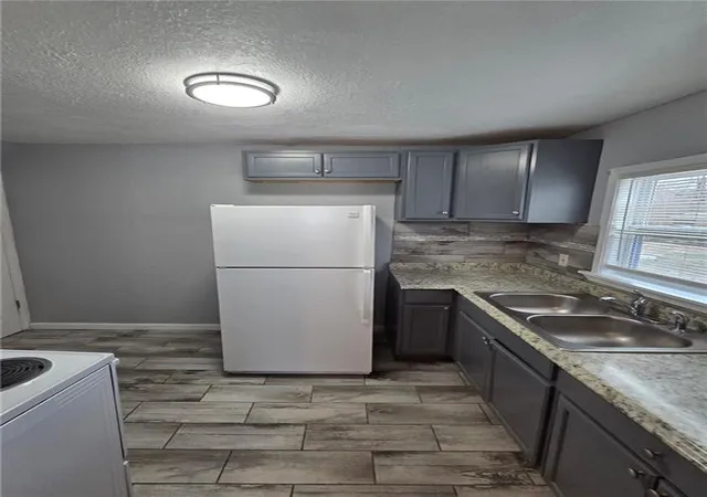 Listing Photo 4 - Condo for sale in building located at 4509 Monroe Ave, Kansas City, MO 64130