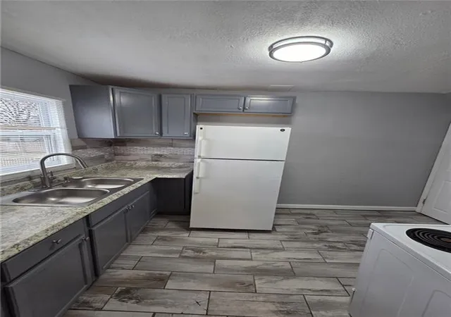 Listing Photo 5 - Condo for sale in building located at 4509 Monroe Ave, Kansas City, MO 64130