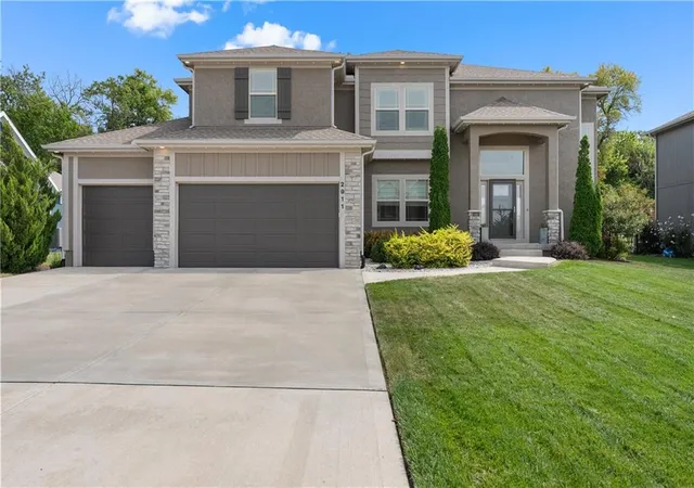 Photo 1 of Single family home for sale at 2911 Sw Arthur Dr, Lee's Summit, MO 64082 | MLS# 2638592 | Listing updated on 2026-09-19