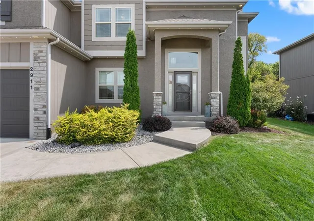 Photo 2 of Single family home for sale at 2911 Sw Arthur Dr, Lee's Summit, MO 64082 | MLS# 2638592 | Listing updated on 2026-09-19
