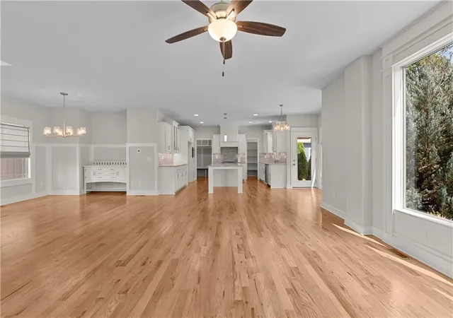 Photo 4 of Single family home for sale at 2911 Sw Arthur Dr, Lee's Summit, MO 64082 | MLS# 2638592 | Listing updated on 2026-09-19