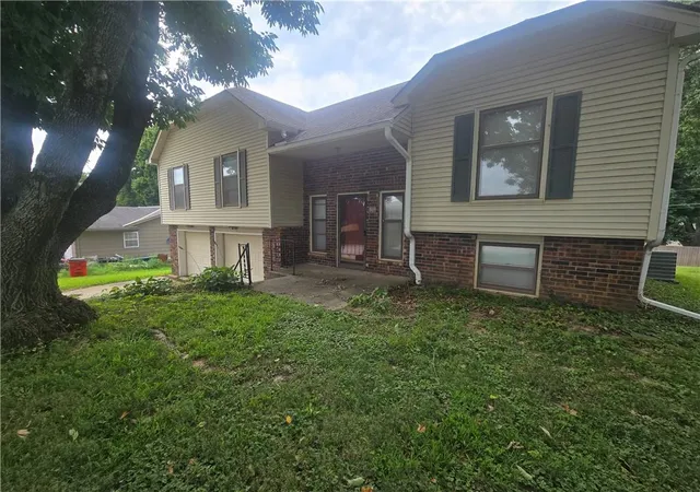 3rd image of 809 Tanyard Dr, Wellington, MO 64097 | MLS# 2638595