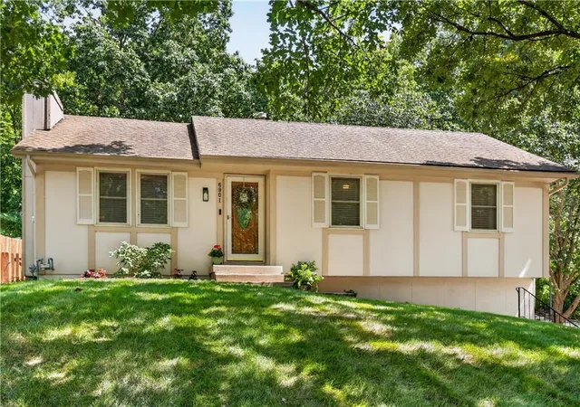 Photo 1 of Sale Pending at 6901 N Mercier St, Kansas City, MO 64118 | MLS# 2638596 | Listing updated on 2026-08-31