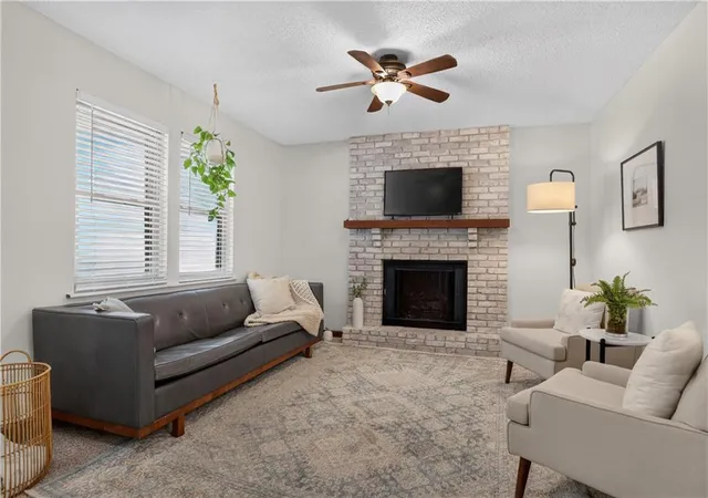 Photo 3 of Sale Pending at 6901 N Mercier St, Kansas City, MO 64118 | MLS# 2638596 | Listing updated on 2026-08-31