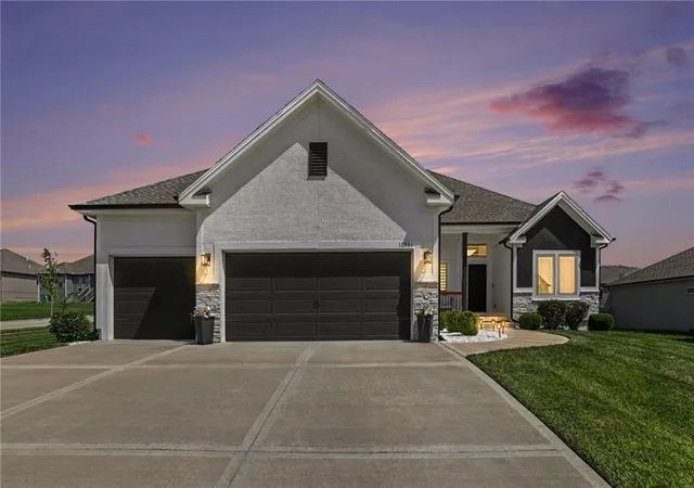 Photo 1 of Single family home for sale at 10931 N Bristol Ave, Kansas City, MO 64156 | MLS# 2638597 | Listing updated on 2026-10-09