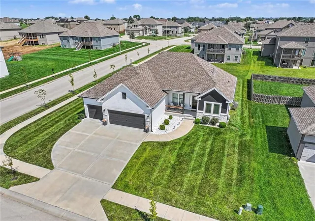 Photo 3 of Single family home for sale at 10931 N Bristol Ave, Kansas City, MO 64156 | MLS# 2638597 | Listing updated on 2026-10-09