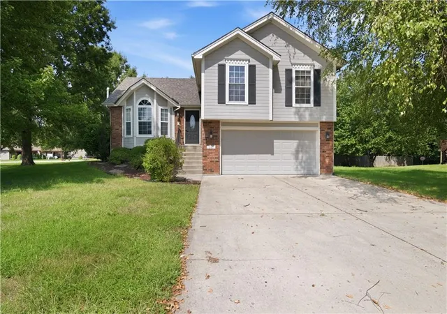 1st image of 201 Mesa Dr, Smithville, MO 64089 | MLS# 2638598