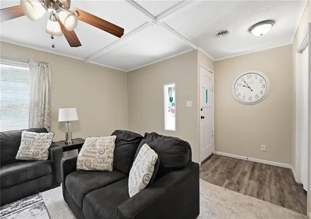 Photo 2 of Sale Pending at 711 Ne 45th St, Kansas City, MO 64116 | MLS# 2638602 | Listing updated on 2026-10-10