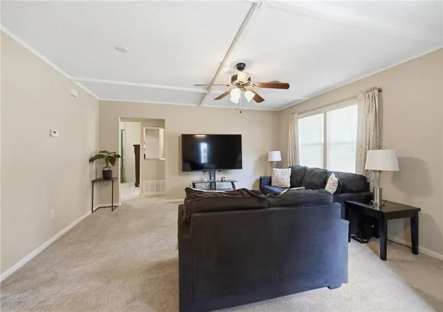 Photo 3 of Sale Pending at 711 Ne 45th St, Kansas City, MO 64116 | MLS# 2638602 | Listing updated on 2026-10-10