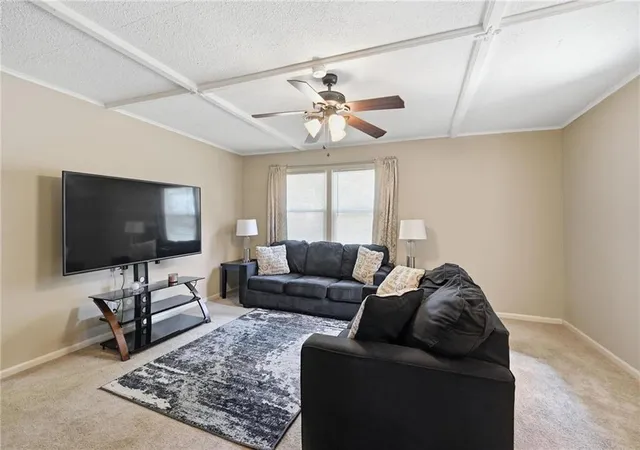 Photo 3 of Sale Pending at 711 Ne 45Th St, Kansas City, MO 64116 | MLS# 2638602 | Listing updated on 2026-10-10