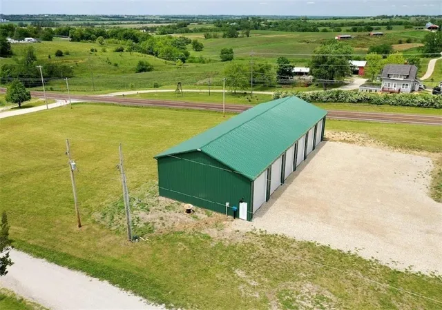 2nd image of 30449 Hillside Dr, Maryville, MO 64468 | MLS# 2638605