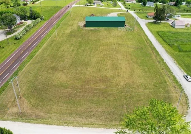3rd image of 30449 Hillside Dr, Maryville, MO 64468 | MLS# 2638605