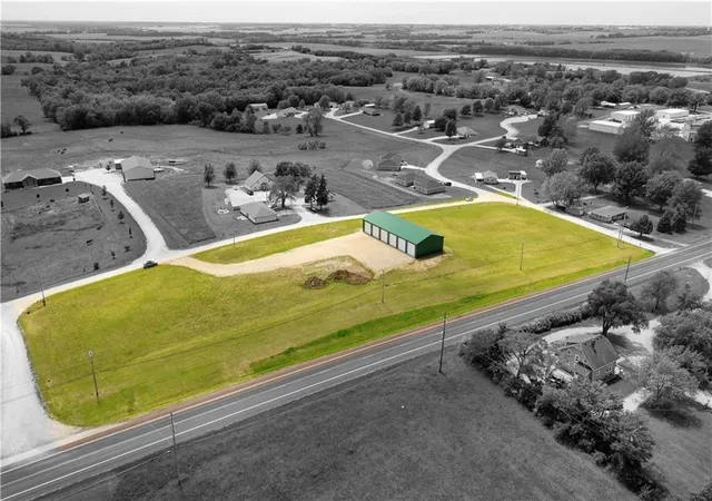 4th image of 30449 Hillside Dr, Maryville, MO 64468 | MLS# 2638605