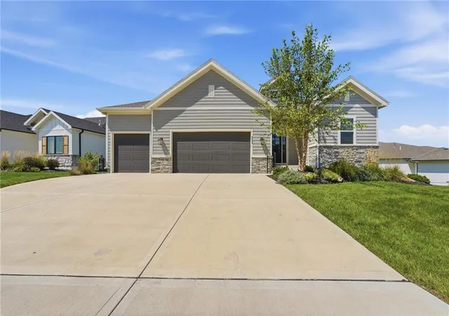 Photo 2 of Single family home for sale at 9436 Aurora St, Lenexa, KS 66220 | MLS# 2638609 | Listing updated on 2026-10-03