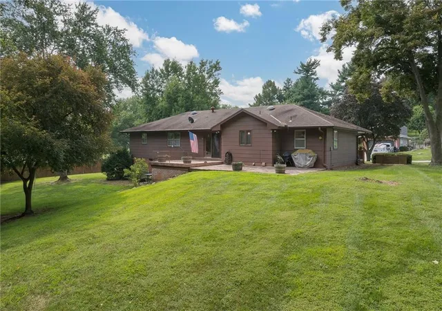 Photo 2 of Sale Pending at 25 Stonecrest Dr, St Joseph, MO 64506 | MLS# 2638612 | Listing updated on 2026-09-03