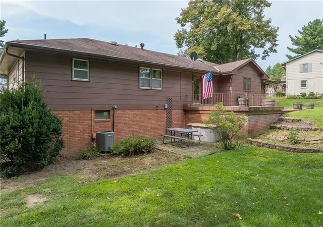 Photo 4 of Sale Pending at 25 Stonecrest Dr, St Joseph, MO 64506 | MLS# 2638612 | Listing updated on 2026-09-03