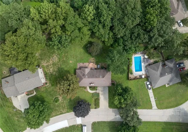 Photo 5 of Sale Pending at 25 Stonecrest Dr, St Joseph, MO 64506 | MLS# 2638612 | Listing updated on 2026-09-03